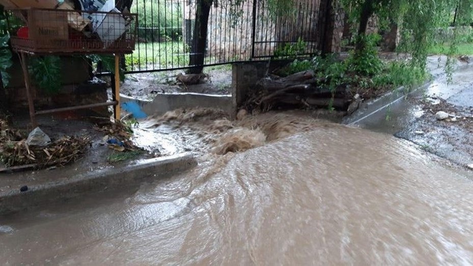 Villa Carlos Paz: murió una mujer al ser arrastrada por el agua en medio de una intensa lluvia | Actualidad