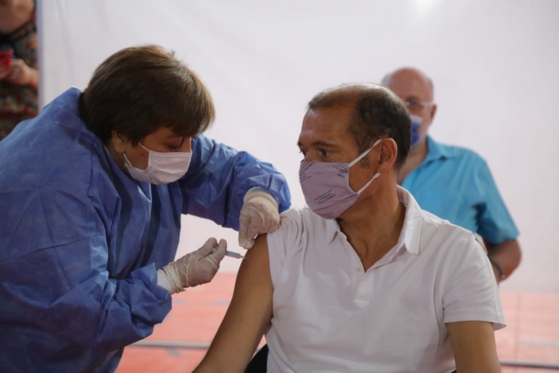 "Vacunarse no es una decisión solo individual sino que es social", dijo el gobernador de Neuquén | Actualidad