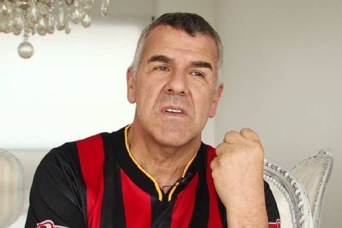 Vandalizaron con pintura y excremento la marquesina del teatro en el que iba a actuar Dady Brieva | Actualidad