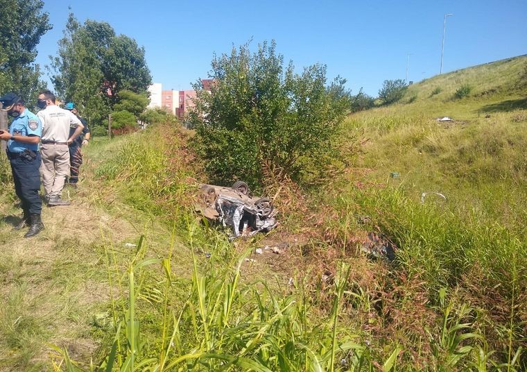 Tres muertos y tres heridos al desbarrancarse un automóvil en Córdoba | Actualidad