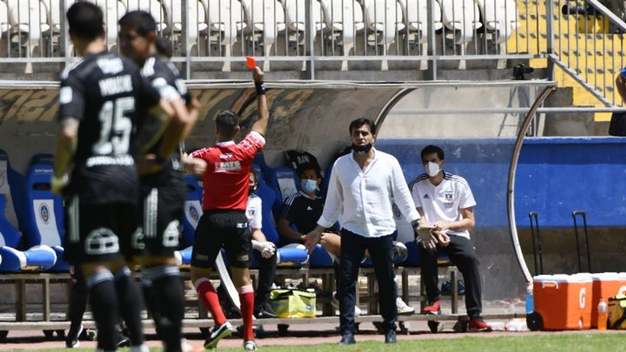 El argentino Quinteros fue expulsado en Chile por grosero gesto a un rival | Deportes