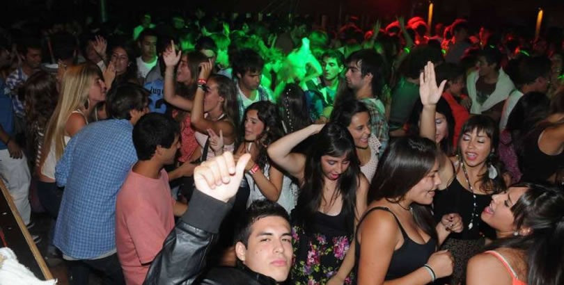 Desactivan una fiesta clandestina con casi 500 jóvenes en Mar del Plata | Actualidad