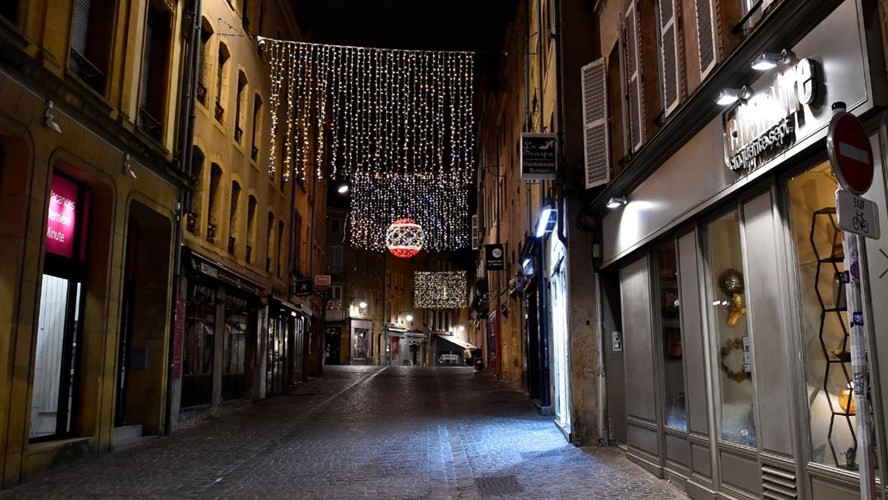 Cómo funcionan las restricciones a la circulación nocturna en el resto del mundo | Internacionales