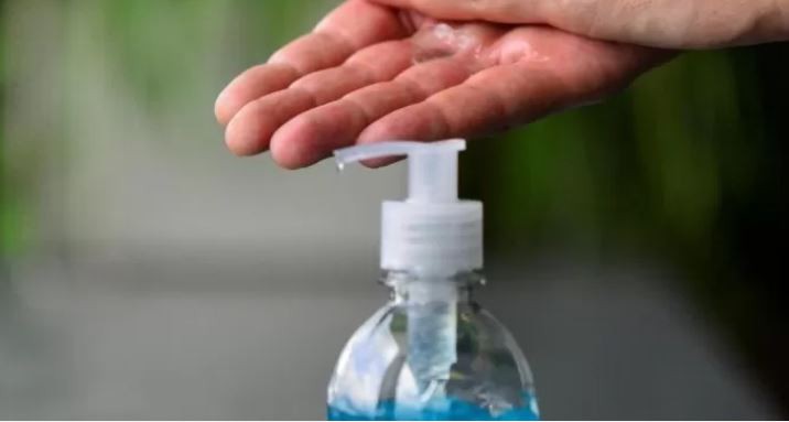 Prohíben un alcohol líquido y en gel que se vendía en redes sociales | Actualidad