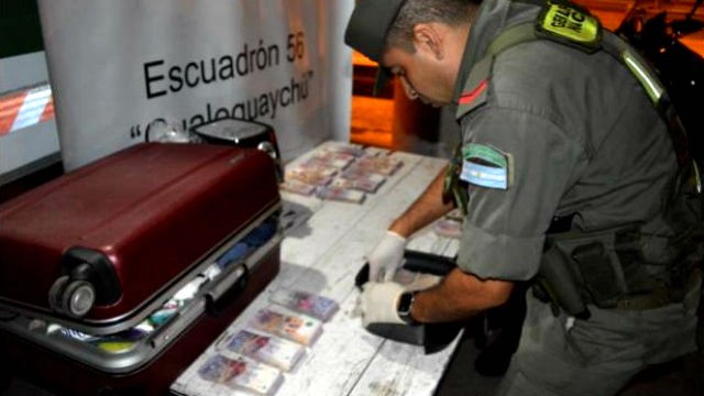 Entre Ríos: detuvieron a un hombre que llevaba 300 mil pesos en una freidora | Actualidad