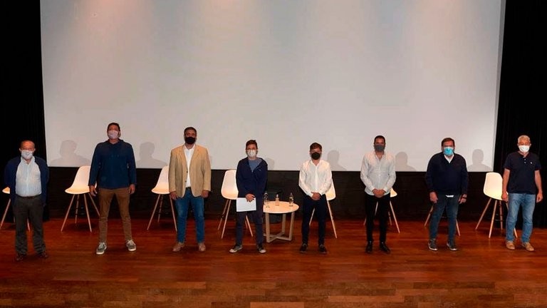 Axel Kicillof se reunió con intendentes de la Costa: "El objetivo es garantizar la temporada turística" | Política