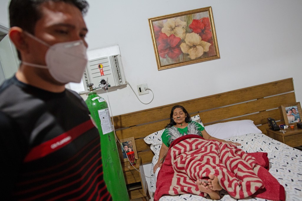 "Tuve miedo de que muriera en mis brazos": médico debe atender a su mamá en la casa por hospitales saturados | Internacionales