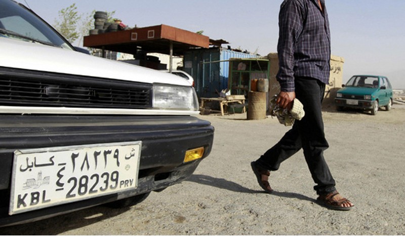 Patentes de autos afganos no podrán tener el número "39", asociado a proxenetismo y prostitución | Internacionales