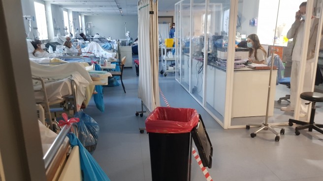 Video escalofriante: imágenes de una sala de terapia colapsada en un hospital de Madrid | Internacionales