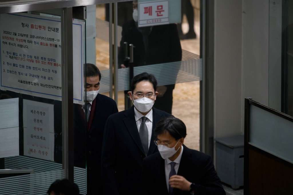 Corrupción: condenaron a dos años y medio de prisión al heredero de Samsung | Internacionales