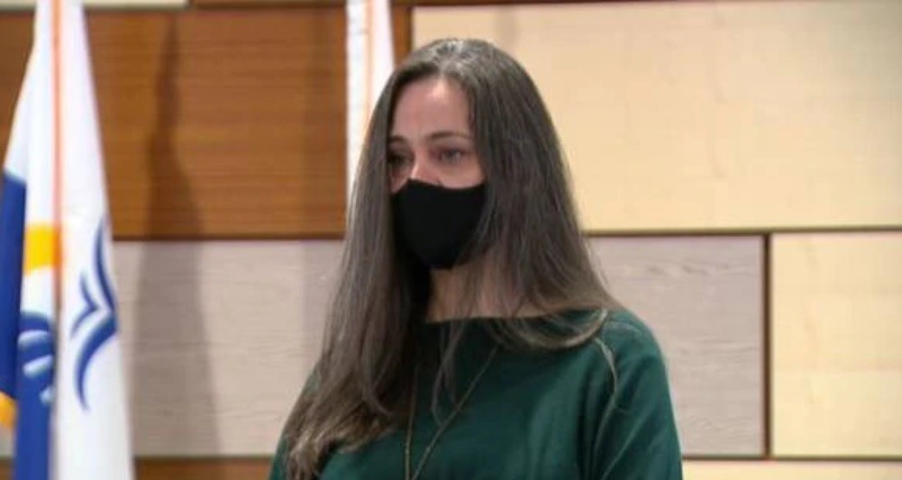 Recompensan a moza "heroína": con una nota, salvó a un nene de sus padres maltratadores | Internacionales