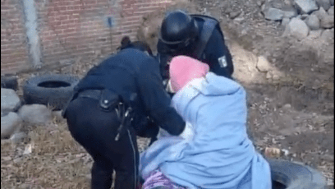 Una mujer abandonó a su madre anciana en un baldío | Internacionales