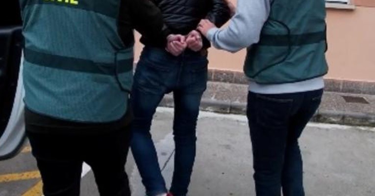 Tres menores detenidos por la violación grupo de una compañera de 15 años | Internacionales