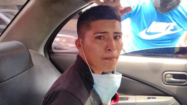 Video: robó un celular en el colectivo, lo detuvieron y pidió llorando por su mamá | Internacionales