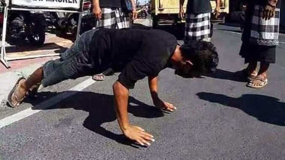 Obligan a hacer flexiones a las personas que no usan barbijo | Internacionales