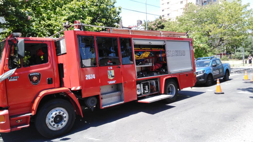 Bomberos rescataron a un hombre que cayó ocho pisos por el hueco de un ascensor | Actualidad