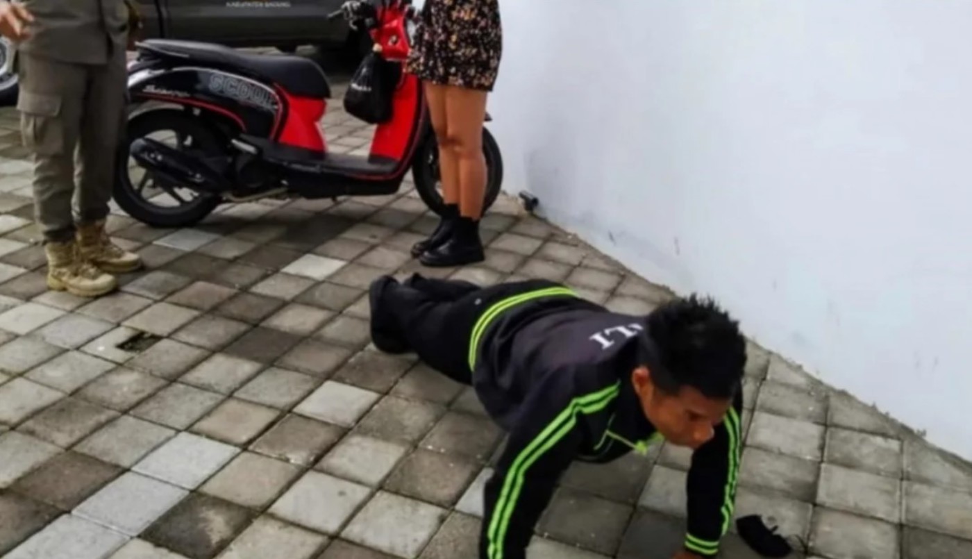 Video: sancionan con 25 flexiones a quienes no tengan tapabocas en la Isla de Bali | Internacionales