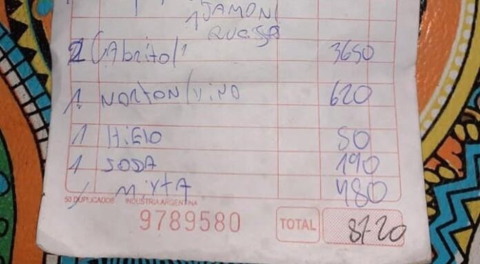 "Estafados": turistas pagaron casi $9000 para cenar y les cobraron hasta el hielo | Actualidad