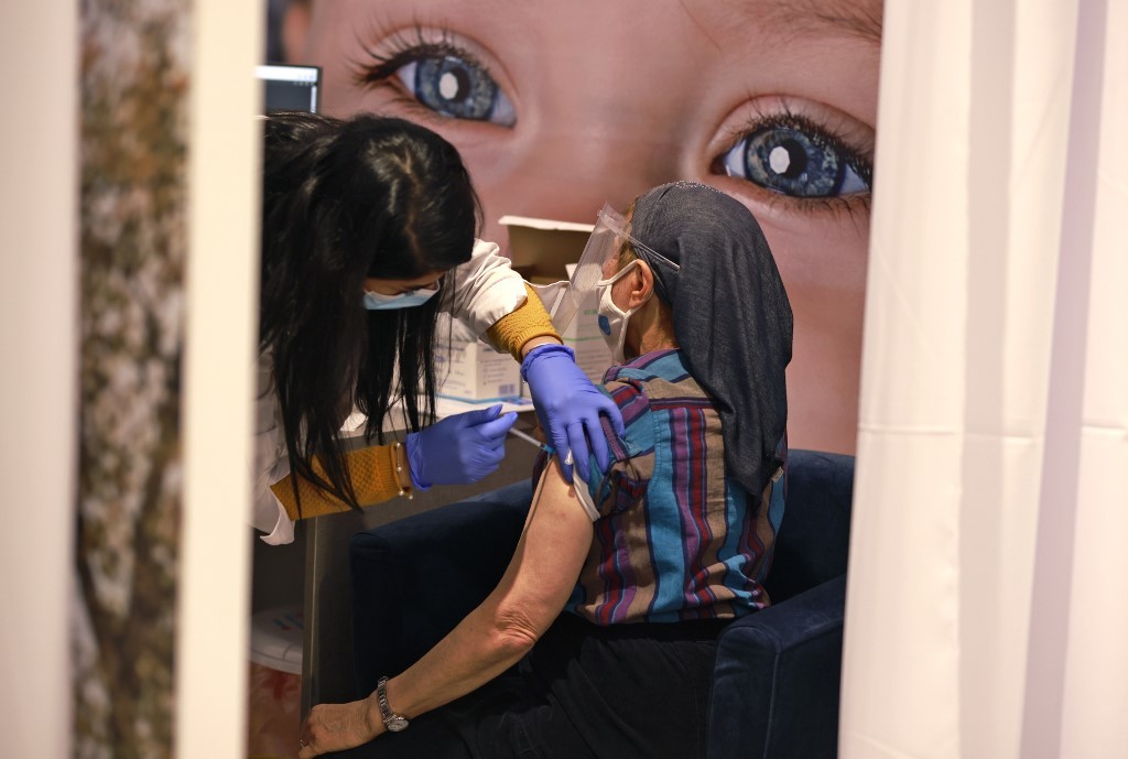 Ya se aplicaron más de 100 millones de vacunas anticovid en el mundo: Israel, a la cabeza | Internacionales