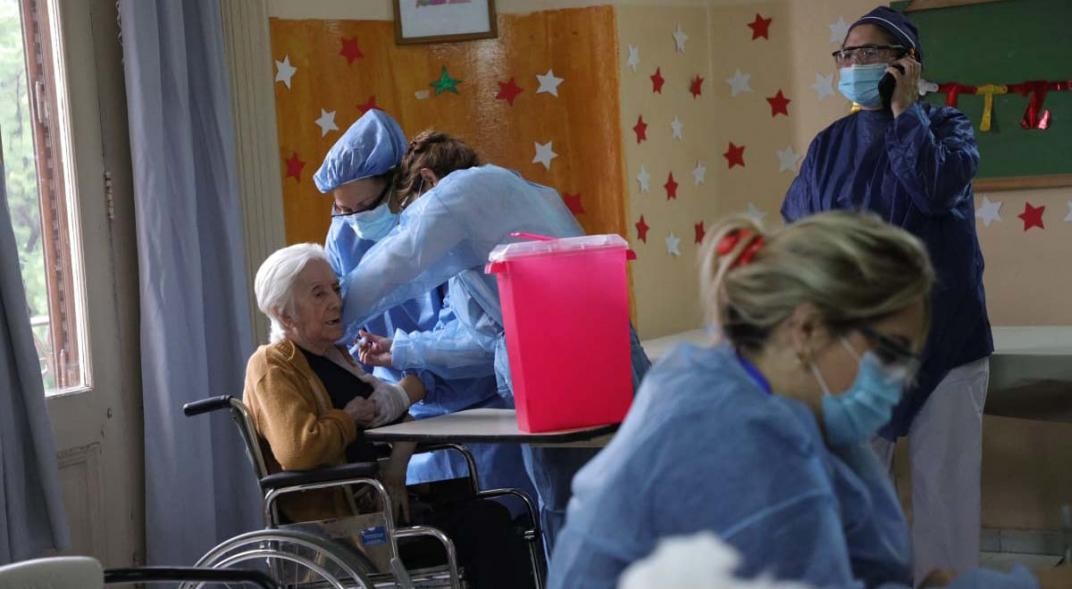 Córdoba inicia campaña de vacunación contra el coronavirus en los geriátricos | Actualidad
