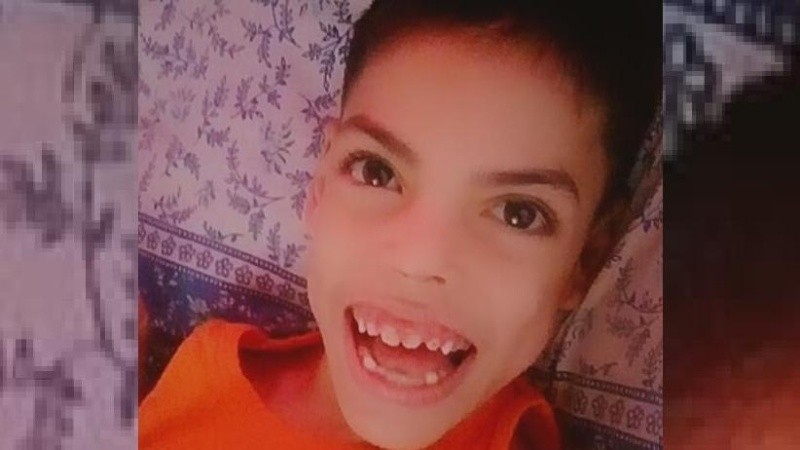 Tiene parálisis cerebral, su mamá lo abandonó y su abuela organiza una rifa para comprarle una silla de ruedas | Actualidad