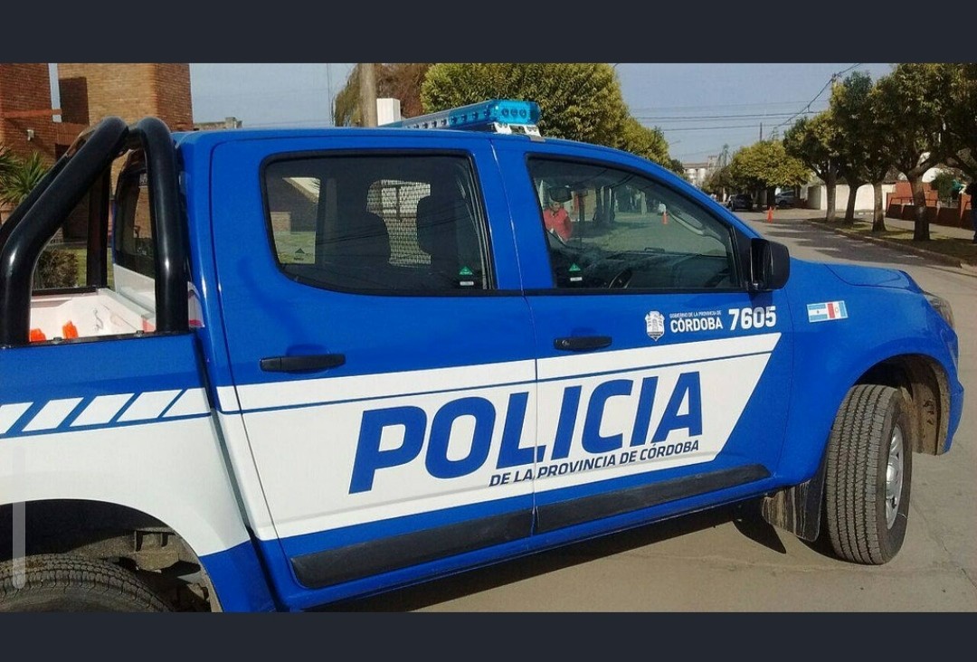 Volvió borracho y se acostó a dormir en la casa de una vecina: "Se despertó cuando lo esposaron" | Actualidad