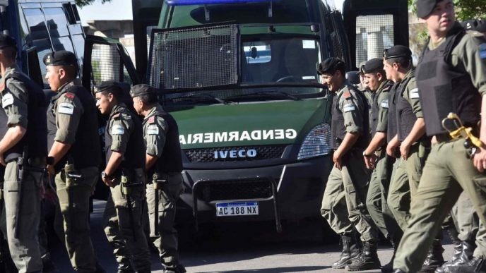 Establecen una suma de 4 mil pesos para militares y fuerzas de seguridad con escalas bajas | Actualidad