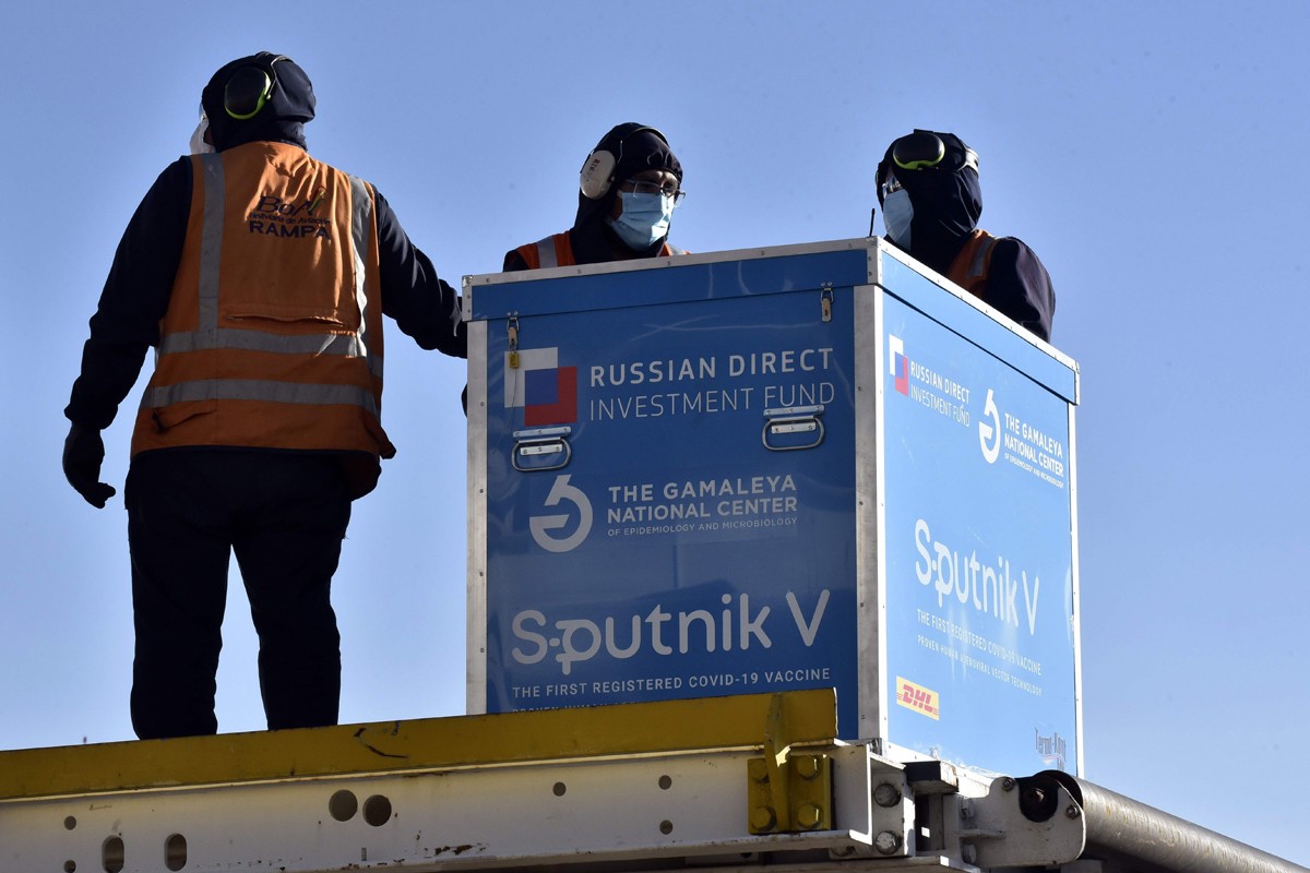 Brasil planea comprar 10 millones de dosis de la vacuna Sputnik V | Internacionales