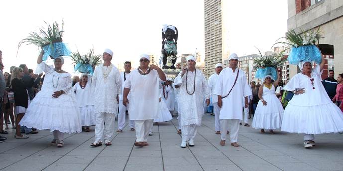 Con una ceremonia simbólica, homenajearon a Iemanjá en Mar del Plata | Clima, naturaleza y medio ambiente