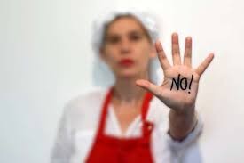 Cocineras piden crear sistemas de comunicación en las cocinas para evitar acosos | Actualidad