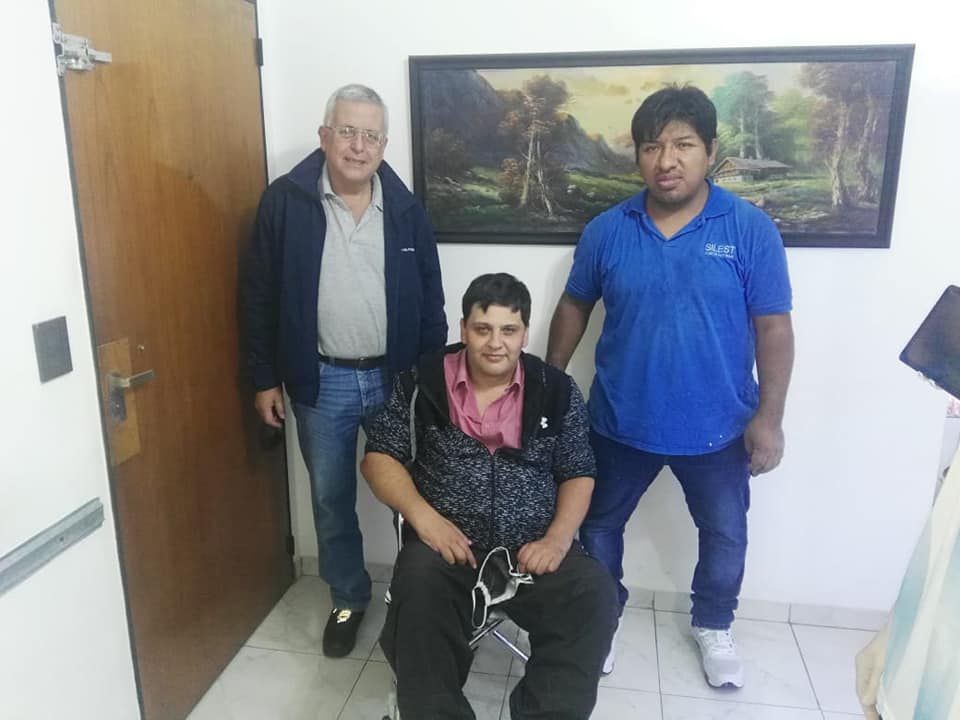 Se quebró el cuello jugando al fútbol: necesita baterías para su silla de ruedas | Actualidad