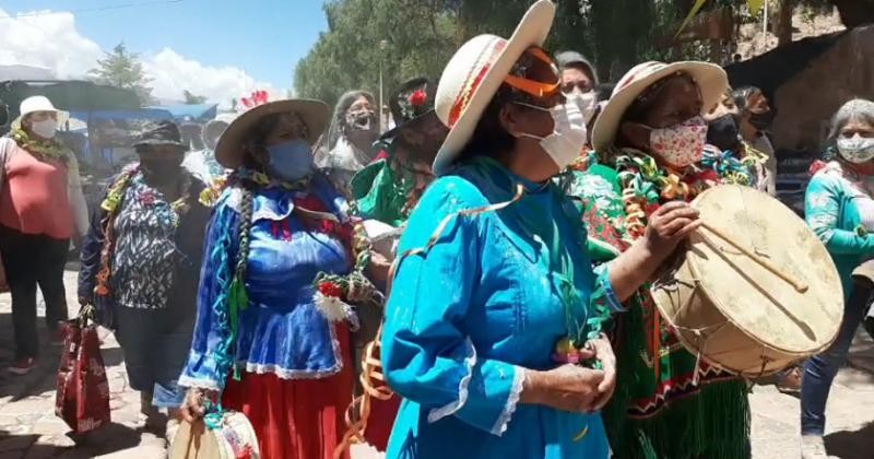 "Jueves de Comadres" en Humahuaca se juramentaron respeto | Actualidad