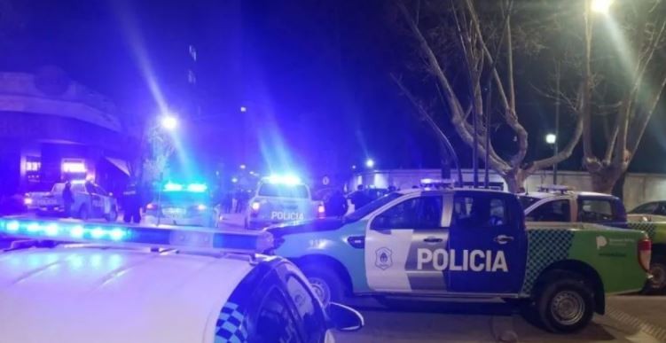 Un ladrón de 16 años baleado y otro de 15 detenido tras un asalto a un policía en Avellaneda | Actualidad