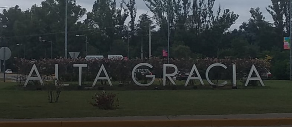 Buscan a la hermana de un fiscal de Alta Gracia que no regresó a su casa tras salir a caminar | Actualidad