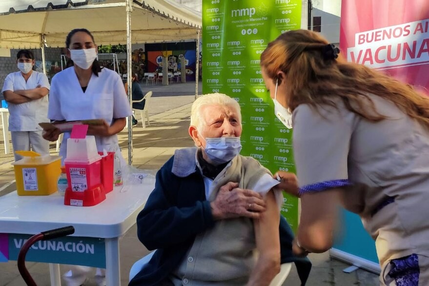 Coronavirus: vacunaron a más 200 bonaerenses mayores de 100 años | Actualidad