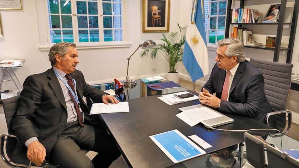 Felipe Solá se vacunó en el Hospital Posadas y por recomendación del equipo médico de la Cancillería | Política