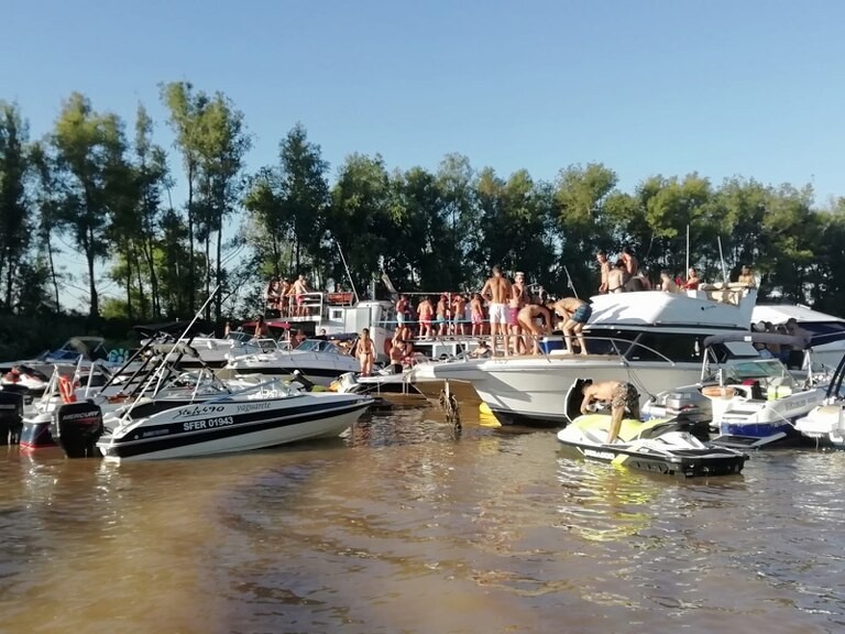 El video de la increíble fiesta clandestina vip sobre yates en el Delta | Actualidad