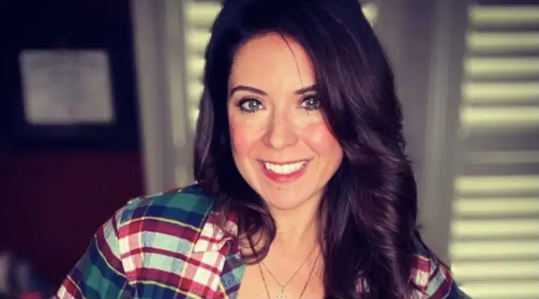 Una madre gana 150 mil dólares subiendo fotos a OnlyFans, pero se le complicó cuando se enteraron en el colegio católico de sus hijos | Internacionales