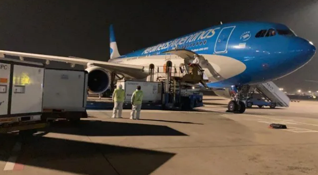 Llega esta noche desde China el primer lote con un millón de vacunas Sinopharm | Actualidad