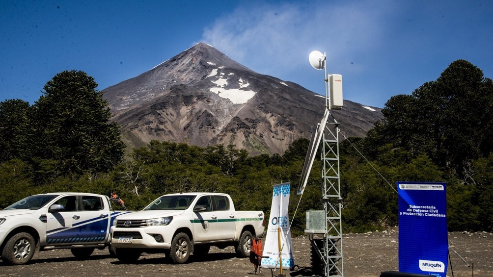 La actividad del volcán Lanín será monitoreada por primera vez desde la Argentina | Clima, naturaleza y medio ambiente