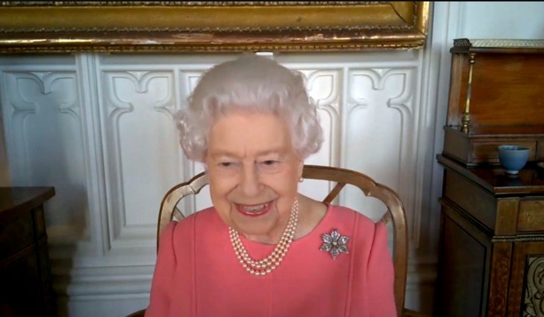 La reina Isabel pide a los británicos que se vacunen contra el coronavirus | Internacionales