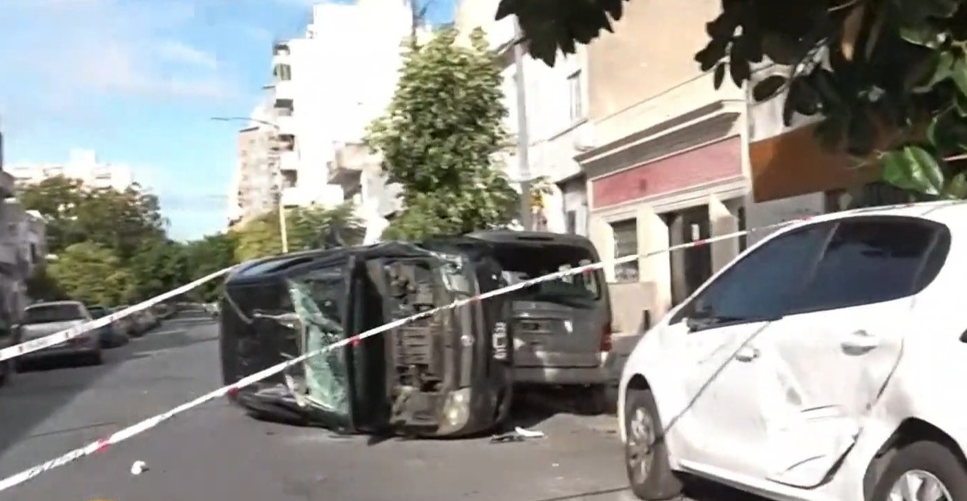 Una mujer chocó tres autos, volcó y mordió a policías que intentaron identificarla | Actualidad