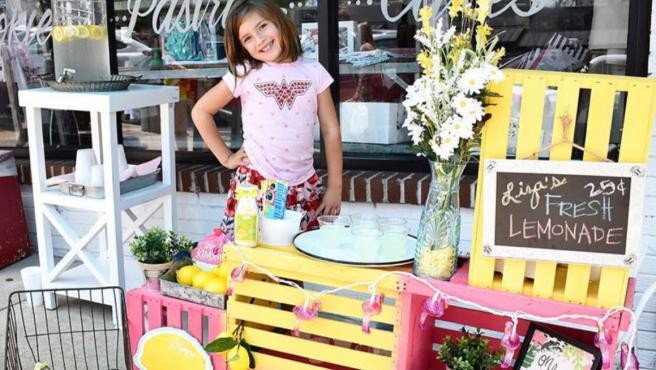 La nena que vendió limonada para pagar su propia cirugía cerebral: juntó 285.000 dólares | Internacionales