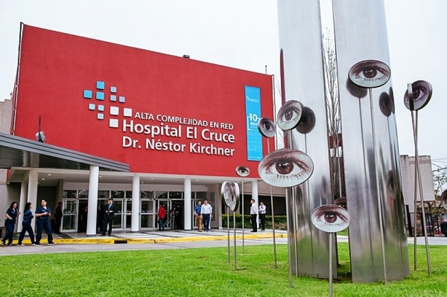 Allanan el Hospital El Cruce de Florencio Varela por denuncia de "vacunación vip" | Actualidad