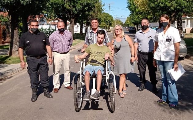 Fabrican una bicicleta adaptada y juegos para niños autistas en dos cárceles bonaerenses | Actualidad