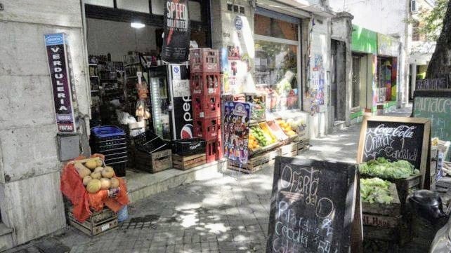 Día de furia: un repartidor de pan agredió con un machete en Rosario | Actualidad