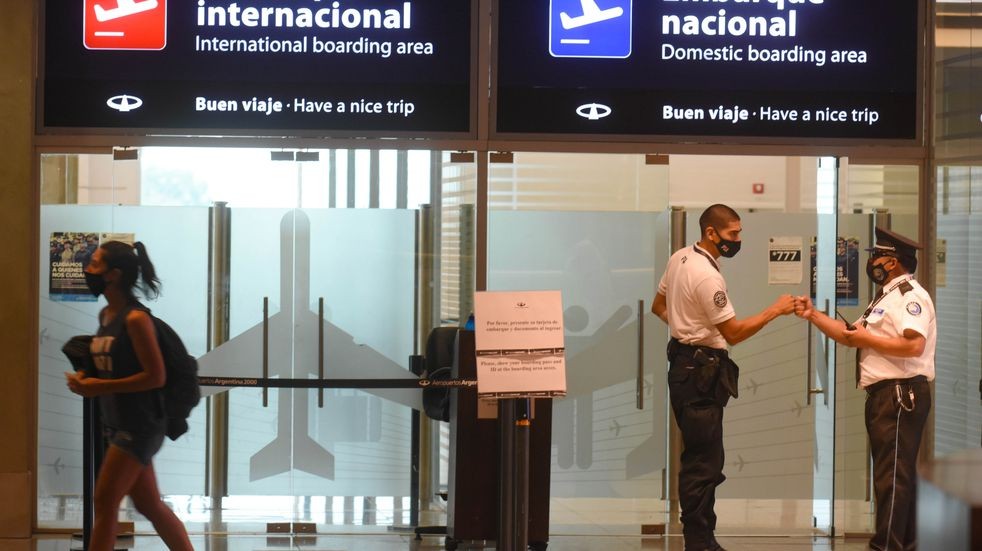 Viaje de egresados: tras el escándalo de los PCR truchos, hay 143 argentinos varados en Cancún | Actualidad