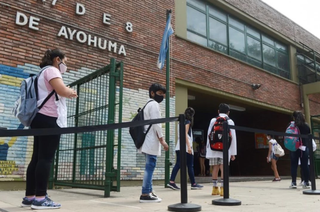 La Ciudad evalúa cambiar los protocolos en las escuelas: "El distanciamiento no es tan necesario" | Actualidad