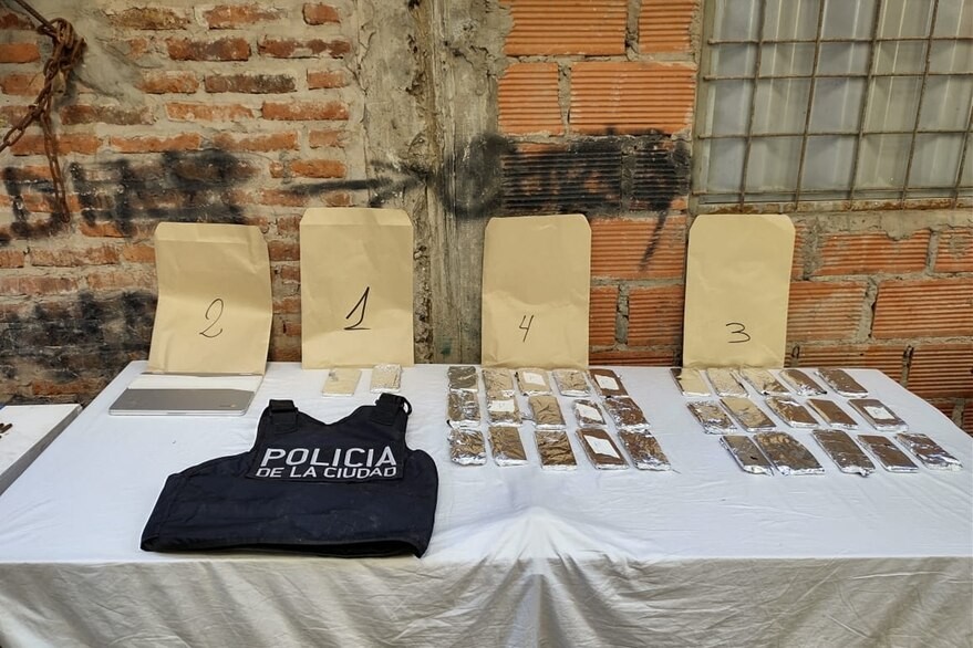 Detienen en el Barrio 31 a la esposa y a un hijo del narco peruano "El Loco César" | Actualidad