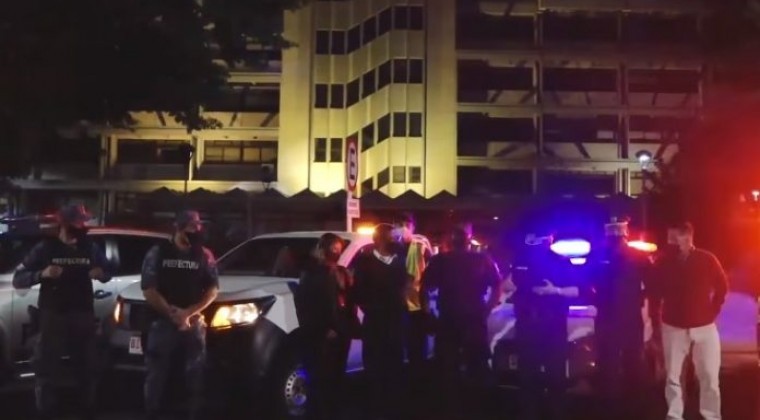 Uruguay revocó la residencia y expulsó del país a un argentino que organizó una fiesta clandestina | Actualidad